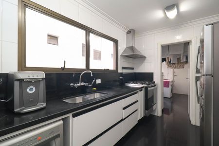 Cozinha de apartamento para alugar com 3 quartos, 190m² em Cerqueira César, São Paulo