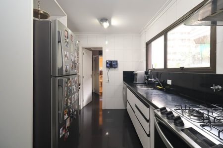 Cozinha de apartamento para alugar com 3 quartos, 190m² em Cerqueira César, São Paulo