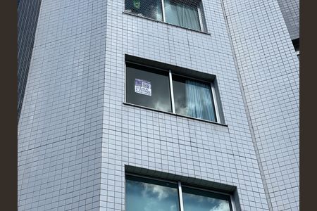 Placa QuintoAndar  de apartamento à venda com 2 quartos, 68m² em Heliópolis, Belo Horizonte