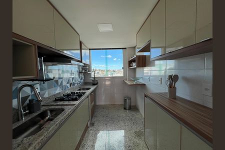 Cozinha de apartamento à venda com 2 quartos, 68m² em Heliópolis, Belo Horizonte
