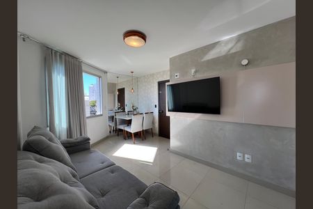 Sala de apartamento à venda com 2 quartos, 68m² em Heliópolis, Belo Horizonte