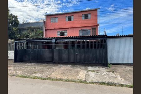 Casa à venda com 320m², 2 quartos e 4 vagas Casa à venda com 320m², 2 quartos e 4 vagasFachada