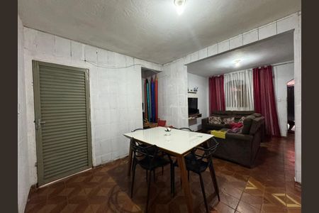 Casa à venda com 320m², 2 quartos e 4 vagas Casa à venda com 320m², 2 quartos e 4 vagasSala de Jantar
