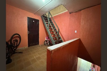 Casa à venda com 320m², 2 quartos e 4 vagas Casa à venda com 320m², 2 quartos e 4 vagasHall