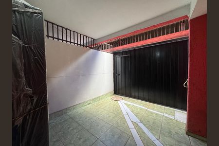 Casa à venda com 320m², 2 quartos e 4 vagas Casa à venda com 320m², 2 quartos e 4 vagasVaranda