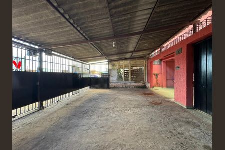Casa à venda com 320m², 2 quartos e 4 vagas Casa à venda com 320m², 2 quartos e 4 vagasGaragem