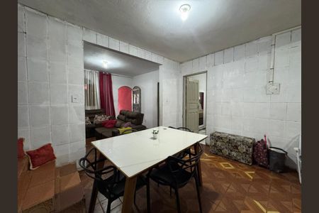 Casa à venda com 320m², 2 quartos e 4 vagas Casa à venda com 320m², 2 quartos e 4 vagasSala de Jantar