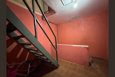Casa à venda com 320m², 2 quartos e 4 vagas Casa à venda com 320m², 2 quartos e 4 vagasHall