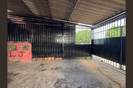 Casa à venda com 320m², 2 quartos e 4 vagas Casa à venda com 320m², 2 quartos e 4 vagasGaragem