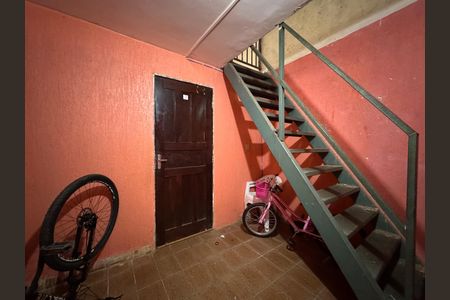 Casa à venda com 320m², 2 quartos e 4 vagas Casa à venda com 320m², 2 quartos e 4 vagasHall