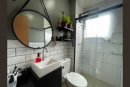 Banheiro social de apartamento à venda com 2 quartos, 40m² em Canudos, Novo Hamburgo