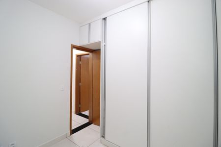 Quarto 2 de apartamento para alugar com 2 quartos, 55m² em Jaraguá, Uberlândia