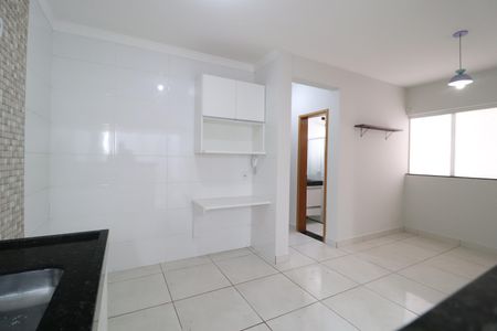 Cozinha de apartamento para alugar com 2 quartos, 55m² em Jaraguá, Uberlândia