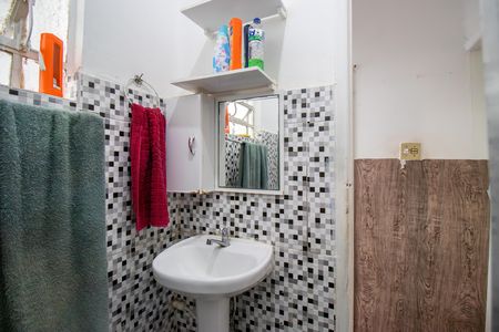 Banheiro de casa à venda com 1 quarto, 54m² em Bonsucesso, Rio de Janeiro