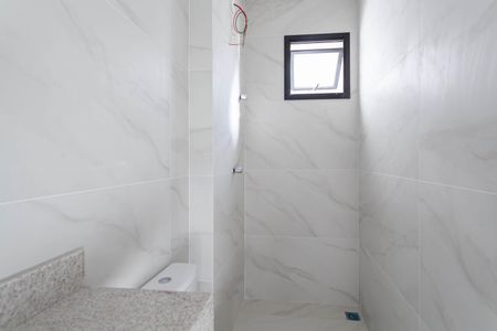 Banheiro da suíte  de apartamento à venda com 3 quartos, 179m² em Cabral, Contagem