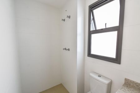 Apartamento à venda com 113m², 2 quartos e 1 vaga Apartamento à venda com 113m², 2 quartos e 1 vagaBanheiro da suíte