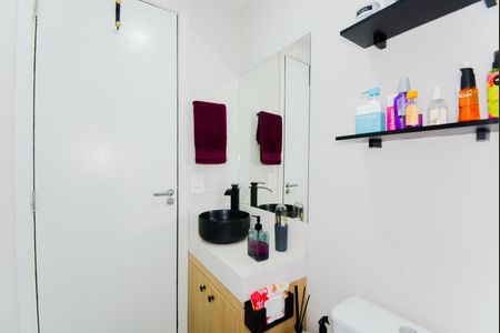 Banheiro de apartamento à venda com 1 quarto, 28m² em Vila das Bandeiras, Guarulhos