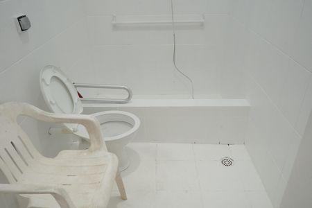 Banheiro social de casa à venda com 2 quartos, 100m² em Penha de França, São Paulo