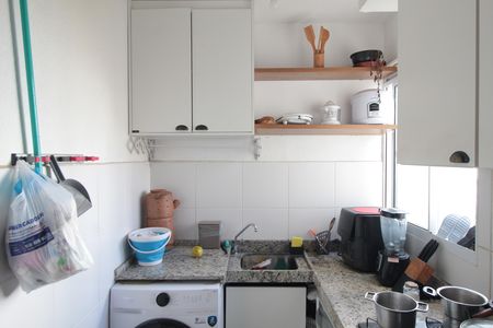 Cozinha e Área de Serviço de apartamento para alugar com 2 quartos, 43m² em Trevo, Belo Horizonte