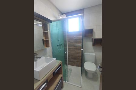 Banheiro de apartamento à venda com 2 quartos, 68m² em Niterói, Canoas