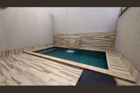 Casa para alugar com 180m², 3 quartos e 3 vagas Casa para alugar com 180m², 3 quartos e 3 vagasPiscina