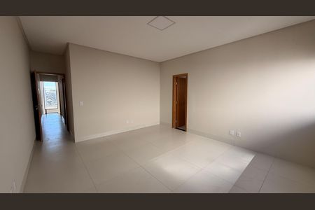 Casa para alugar com 180m², 3 quartos e 3 vagas Casa para alugar com 180m², 3 quartos e 3 vagasSuíte 3