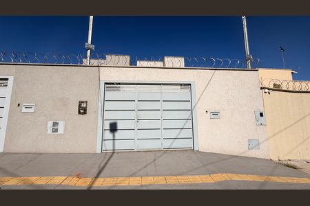 Fachada de casa à venda com 3 quartos, 180m² em Moinho dos Ventos, Goiânia