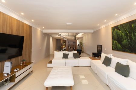 Casa de condomínio à venda com 298m², 4 quartos e 3 vagas Casa de condomínio à venda com 298m², 4 quartos e 3 vagasSala