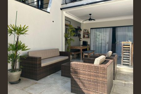 Casa de condomínio à venda com 298m², 4 quartos e 3 vagasÁrea externa