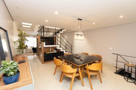 Casa de condomínio à venda com 298m², 4 quartos e 3 vagas Casa de condomínio à venda com 298m², 4 quartos e 3 vagasSala de Jantar