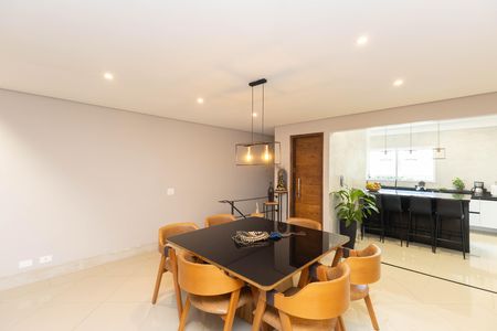 Casa de condomínio à venda com 298m², 4 quartos e 3 vagas Casa de condomínio à venda com 298m², 4 quartos e 3 vagasSala de Jantar