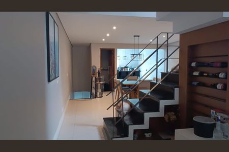 Casa de condomínio à venda com 298m², 4 quartos e 3 vagasSala