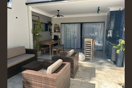 Casa de condomínio à venda com 298m², 4 quartos e 3 vagasÁrea externa
