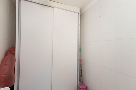 Casa de condomínio à venda com 298m², 4 quartos e 3 vagas Casa de condomínio à venda com 298m², 4 quartos e 3 vagasQuarto de Serviço
