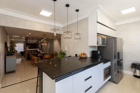 Casa de condomínio à venda com 298m², 4 quartos e 3 vagas Casa de condomínio à venda com 298m², 4 quartos e 3 vagasCozinha - Armários
