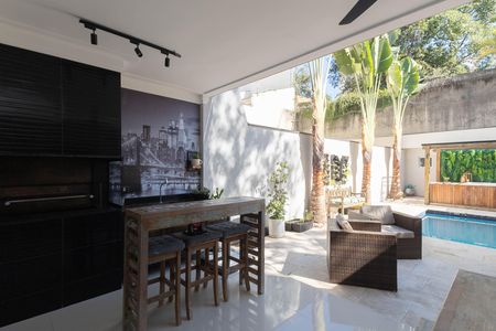 Casa de condomínio à venda com 298m², 4 quartos e 3 vagas Casa de condomínio à venda com 298m², 4 quartos e 3 vagasChurraqueira / Piscina