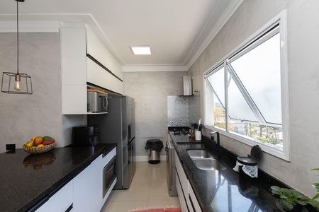 Casa de condomínio à venda com 298m², 4 quartos e 3 vagas Casa de condomínio à venda com 298m², 4 quartos e 3 vagasCozinha - Armários