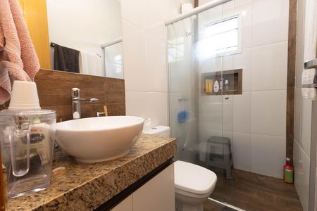 Casa de condomínio à venda com 298m², 4 quartos e 3 vagas Casa de condomínio à venda com 298m², 4 quartos e 3 vagasBanheiro da Suíte 1