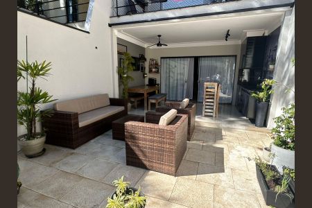 Casa de condomínio à venda com 298m², 4 quartos e 3 vagasÁrea externa