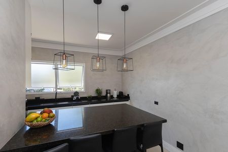 Casa de condomínio à venda com 298m², 4 quartos e 3 vagas Casa de condomínio à venda com 298m², 4 quartos e 3 vagasCozinha - Armários
