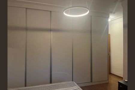 Casa de condomínio à venda com 298m², 4 quartos e 3 vagasQuarto