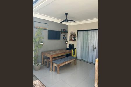 Casa de condomínio à venda com 298m², 4 quartos e 3 vagasÁrea externa