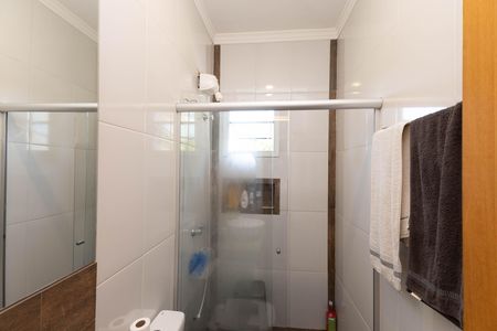 Casa de condomínio à venda com 298m², 4 quartos e 3 vagas Casa de condomínio à venda com 298m², 4 quartos e 3 vagasBanheiro da Suíte 1