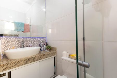 Casa de condomínio à venda com 298m², 4 quartos e 3 vagas Casa de condomínio à venda com 298m², 4 quartos e 3 vagasBanheiro da Suíte 4