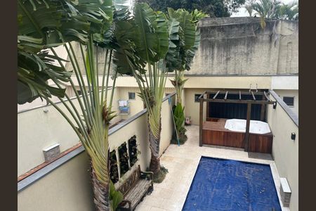 Casa de condomínio à venda com 298m², 4 quartos e 3 vagasÁrea externa