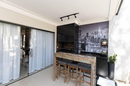 Casa de condomínio à venda com 298m², 4 quartos e 3 vagas Casa de condomínio à venda com 298m², 4 quartos e 3 vagasChurraqueira / Piscina