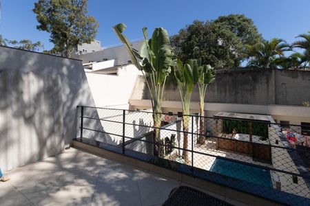 Casa de condomínio à venda com 298m², 4 quartos e 3 vagas Casa de condomínio à venda com 298m², 4 quartos e 3 vagasVaranda
