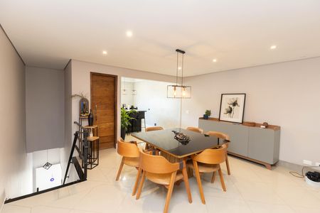 Casa de condomínio à venda com 298m², 4 quartos e 3 vagas Casa de condomínio à venda com 298m², 4 quartos e 3 vagasSala de Jantar