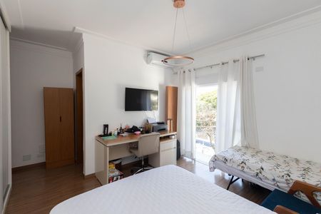 Casa de condomínio à venda com 298m², 4 quartos e 3 vagas Casa de condomínio à venda com 298m², 4 quartos e 3 vagasSuíte 1