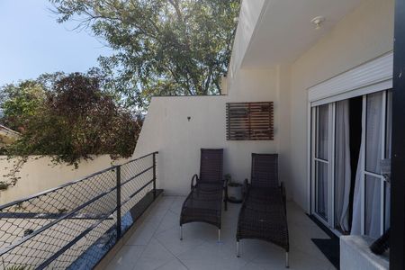 Casa de condomínio à venda com 298m², 4 quartos e 3 vagas Casa de condomínio à venda com 298m², 4 quartos e 3 vagasVaranda